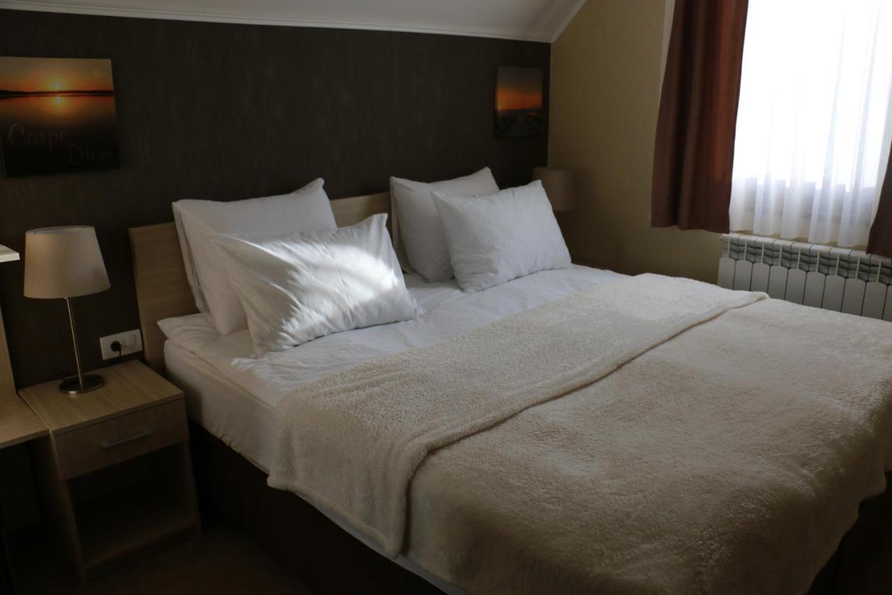 Vila Lucky Kop & Restoran Kopaonik Luaran gambar